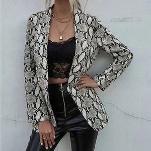 Snakeskin print blazer